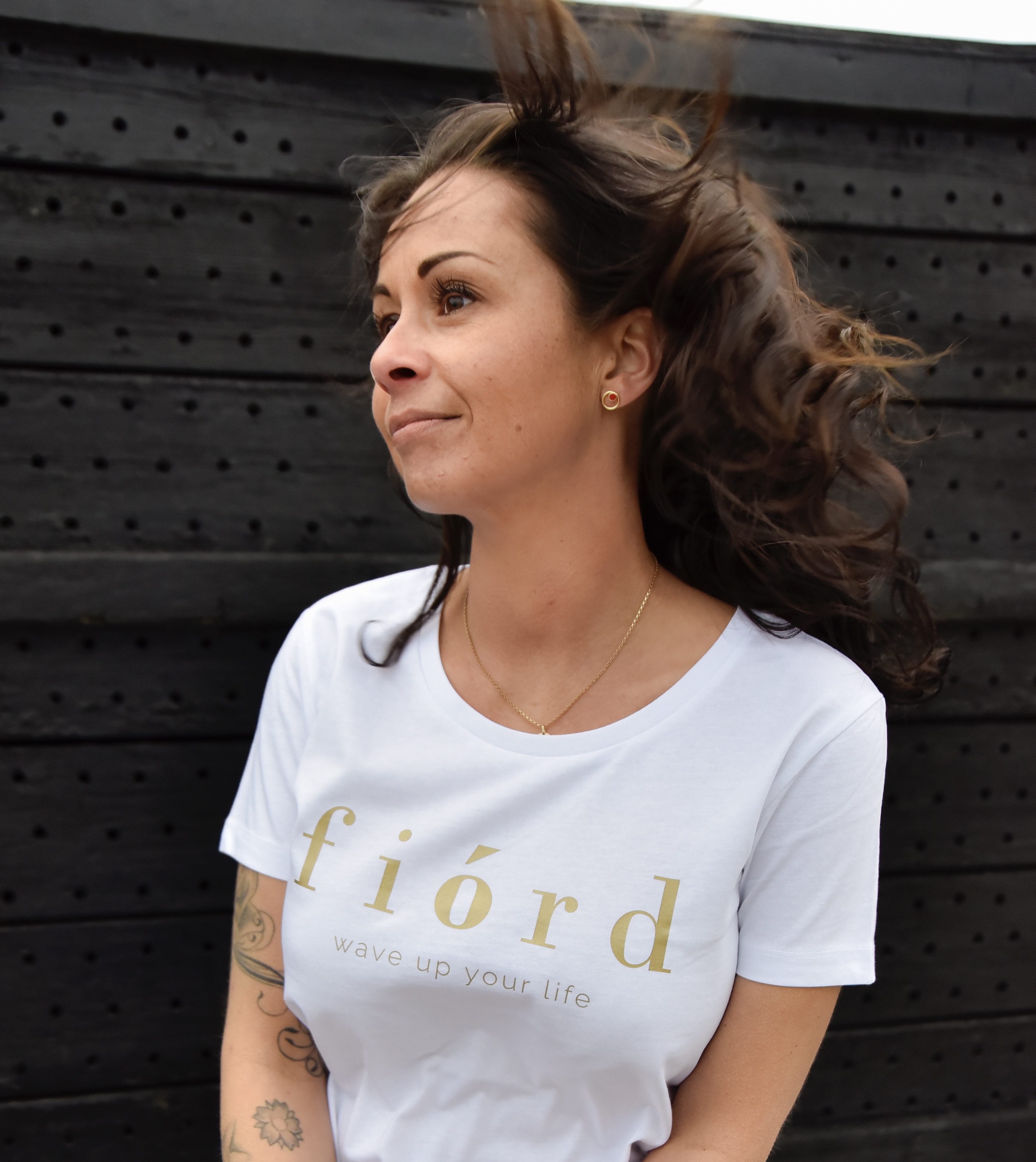 fiórd t-shirt gold edition – hvid dame – fiordstyle.dk | | Fiord